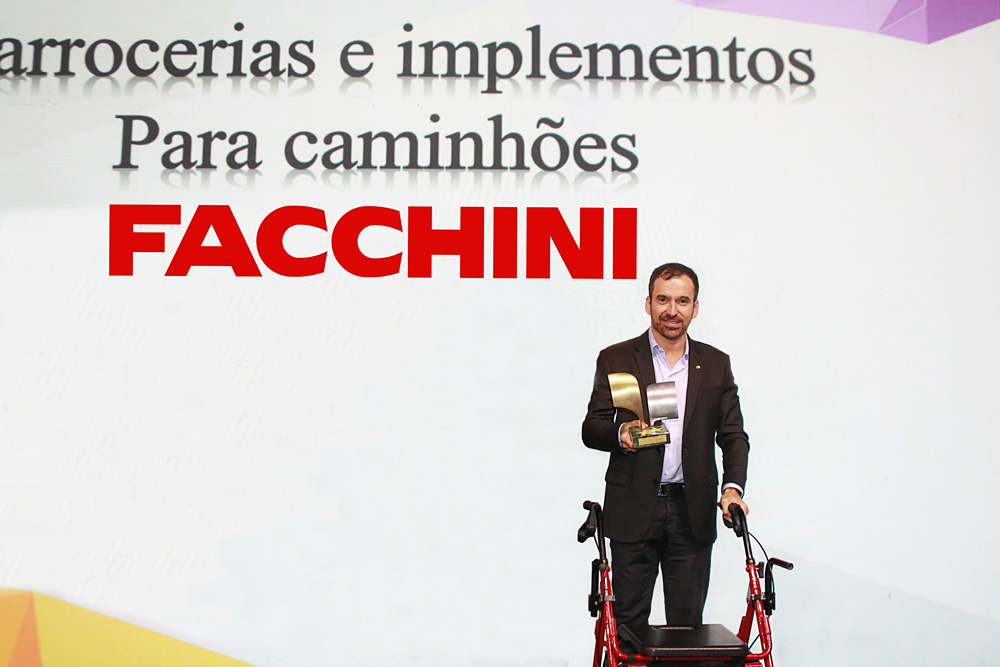 FACCHINI conquista prêmio<br>Maiores & Melhores do Transporte 2022 - Categoria CARROCERIAS E
             IMPLEMENTOS PARA CAMINHÕES
